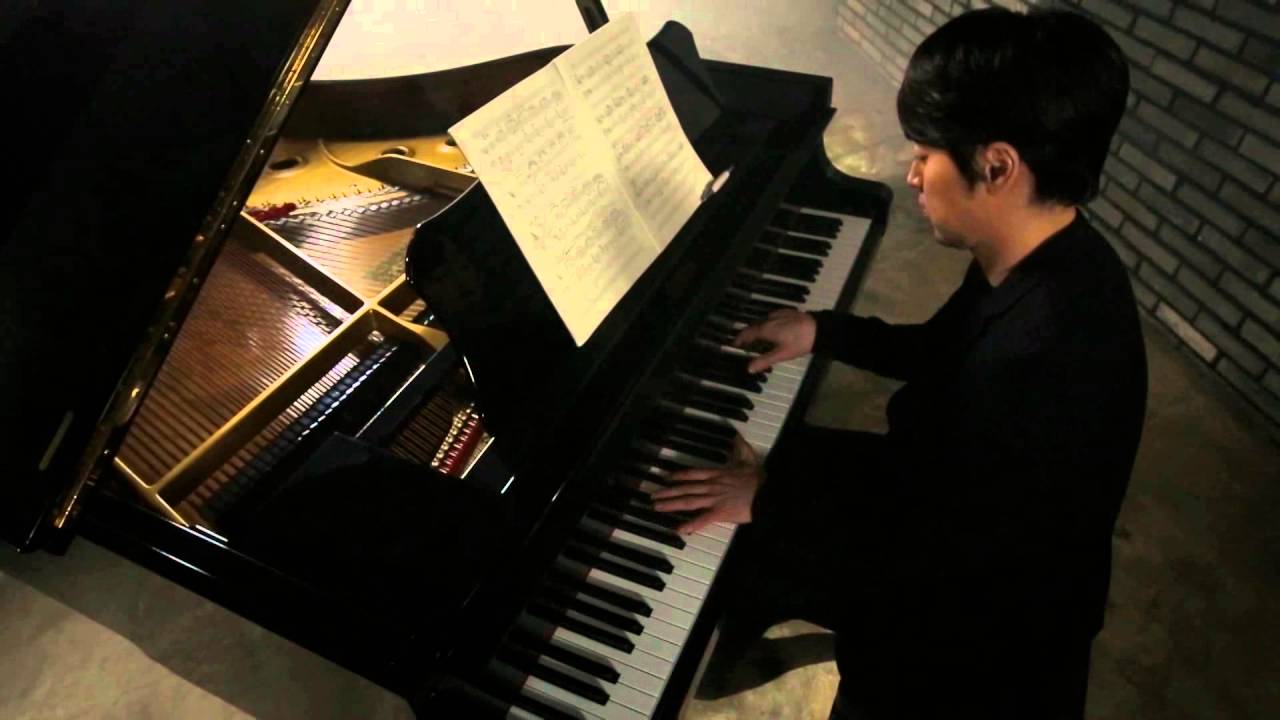 Времена года фортепиано слушать. Yiruma. Корейские музыканты классики. River Flows in you фото.
