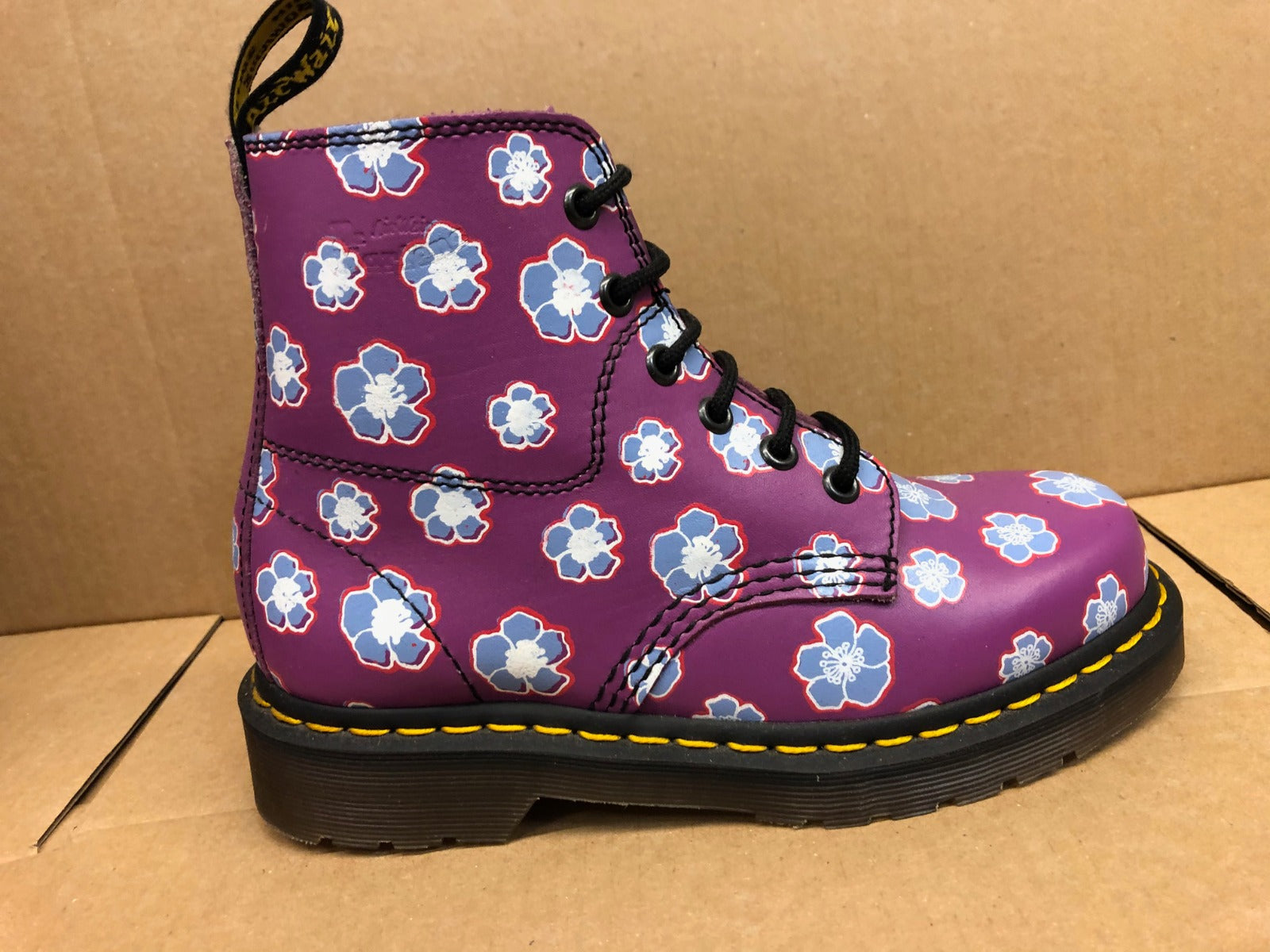 DR MARTENS - PURPLE & CREAM PANSY FAYRE (6-HOLE)