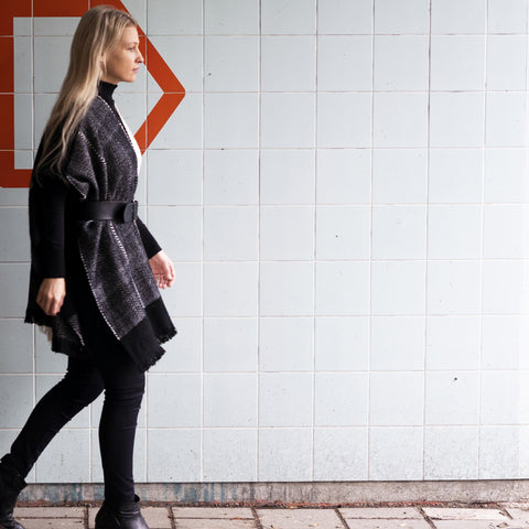 Black and white Poncho with jeans 