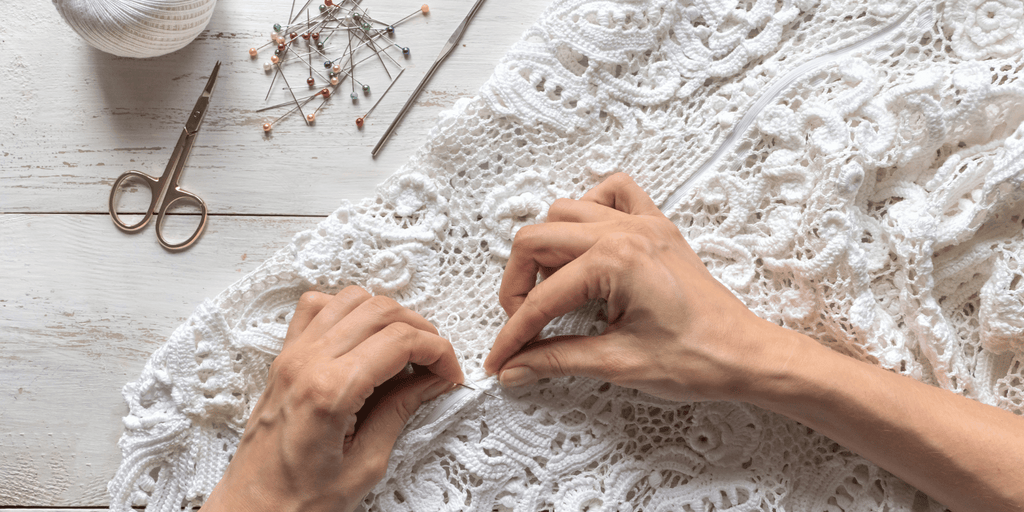 Easy Ways to Sew Lace