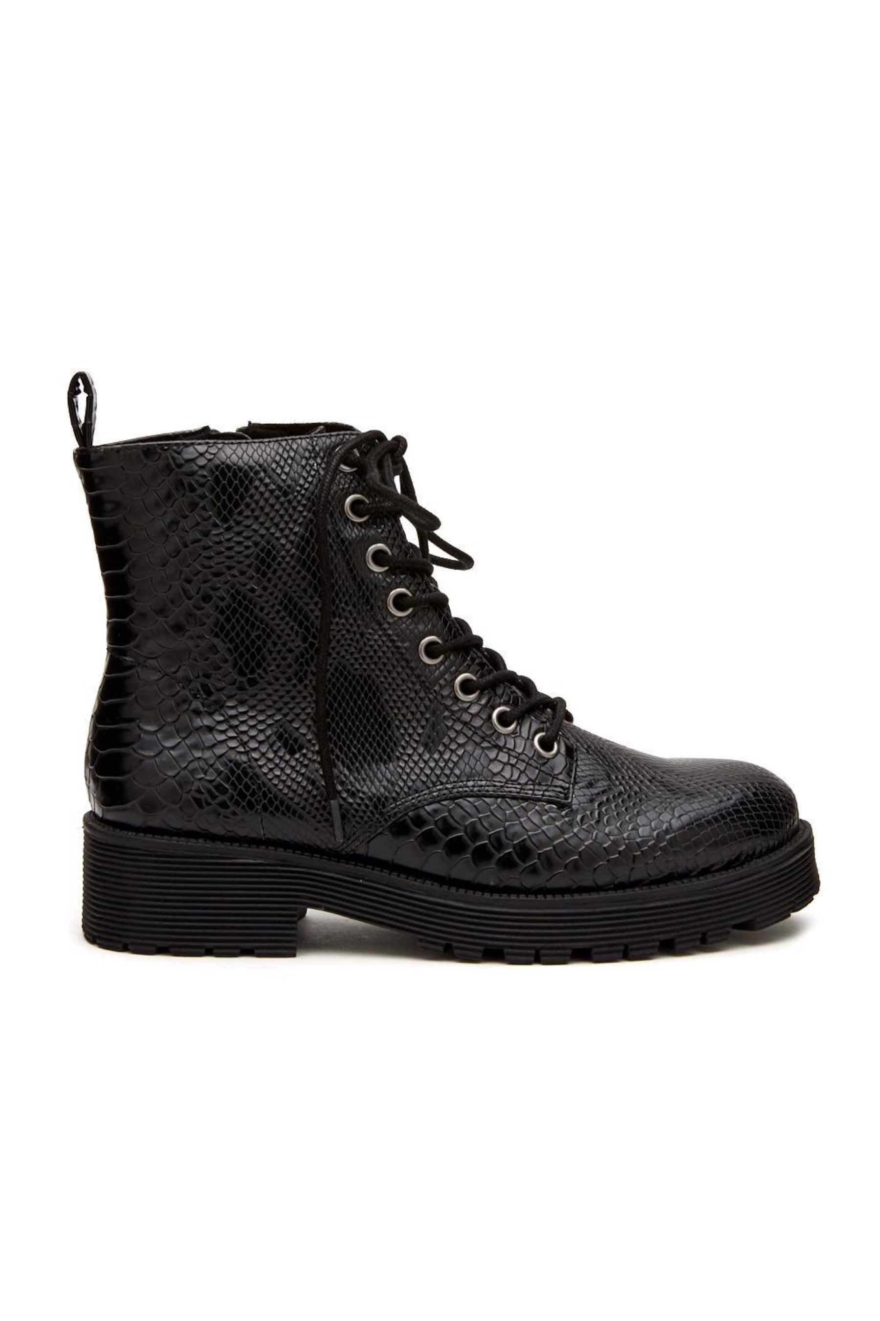 Black Lotus Boot