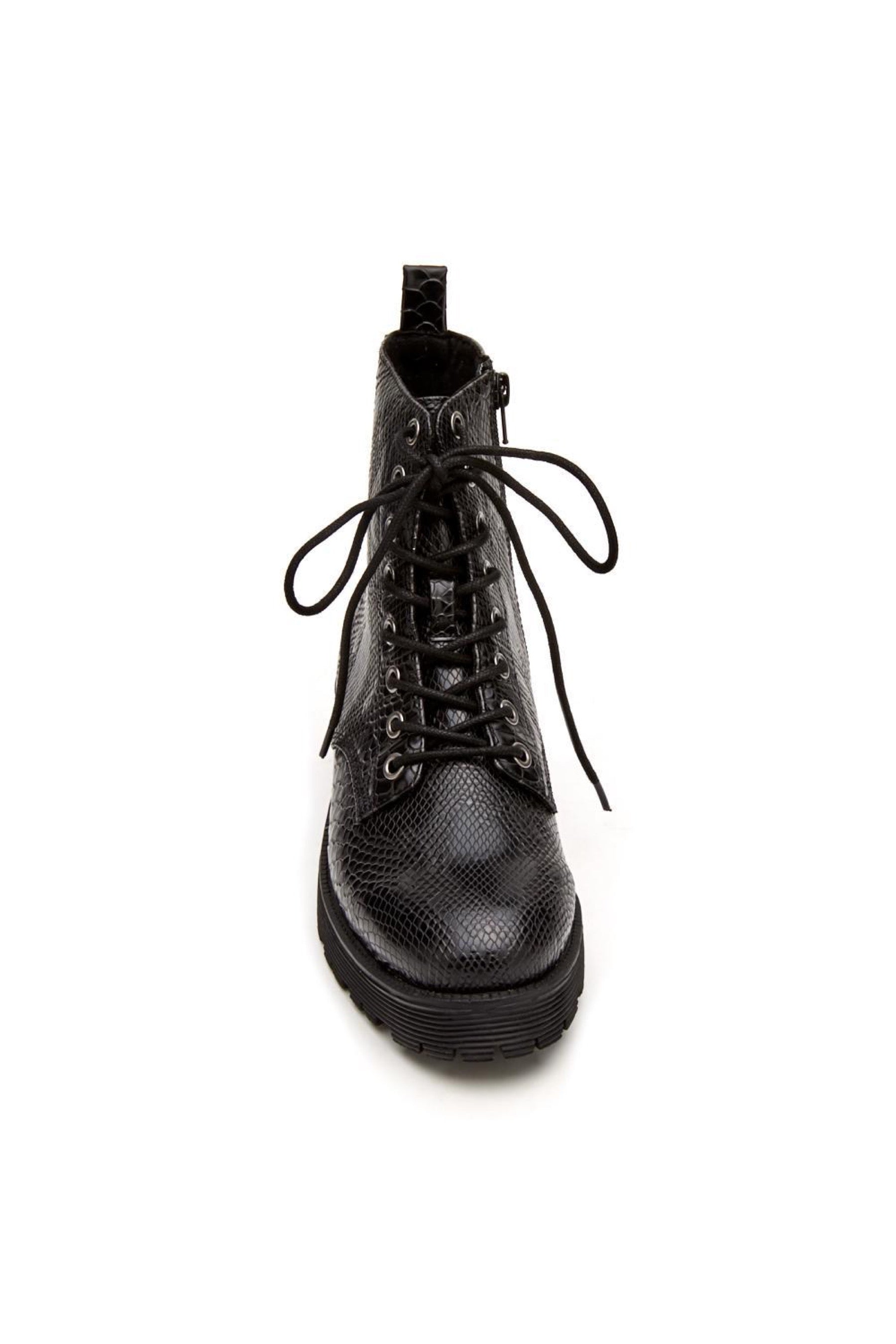 Black Lotus Boot