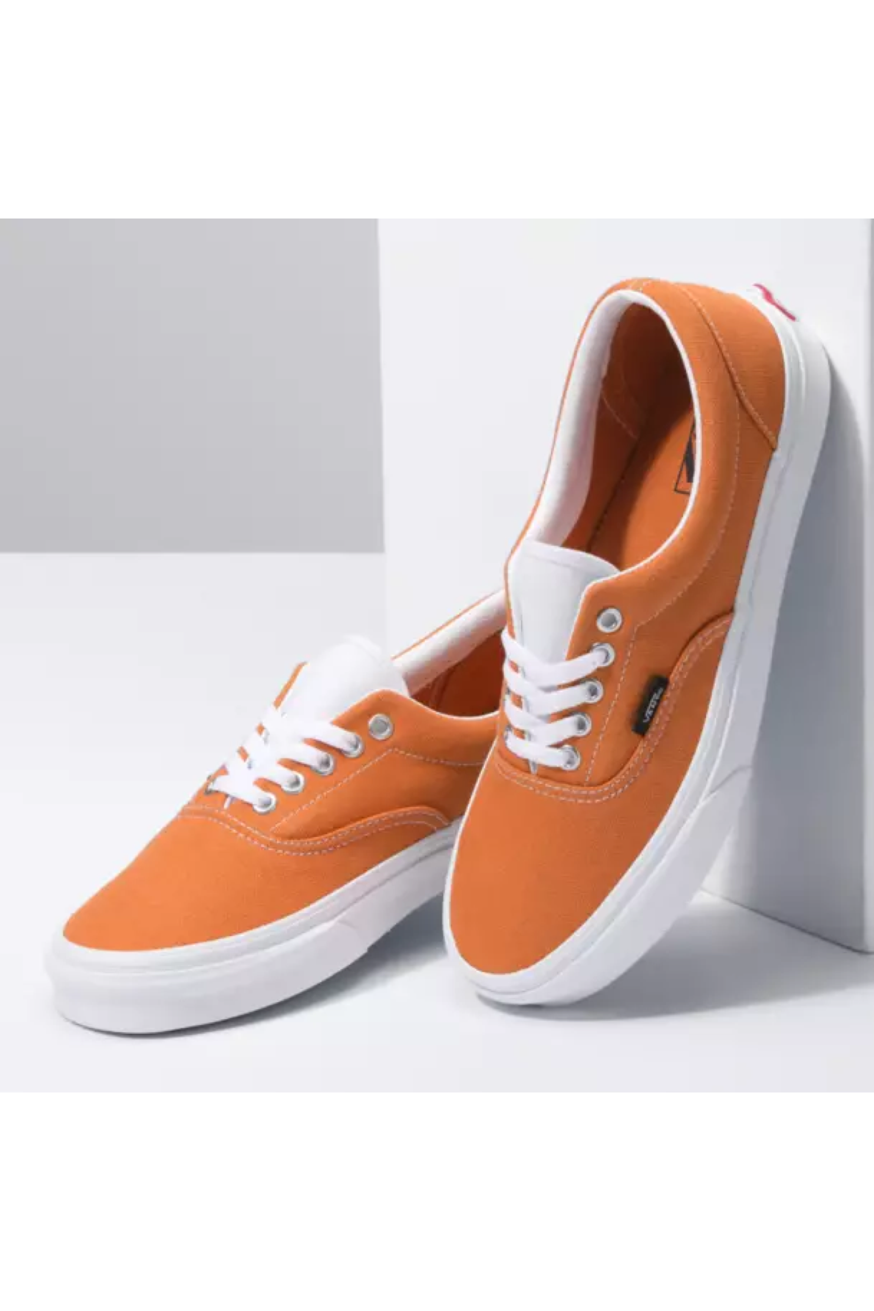 Apricot Retro Sport Era