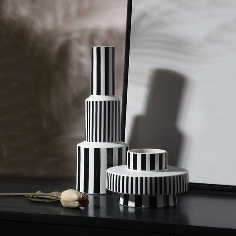 bauhaus-minimaliste-noir-blanc-vases