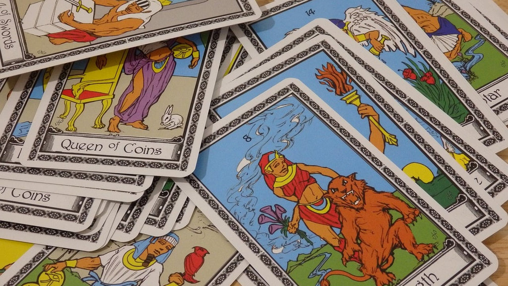 Gypsy tarot cards in Egyptian style, according to the ancient tradition of the pharaohs.