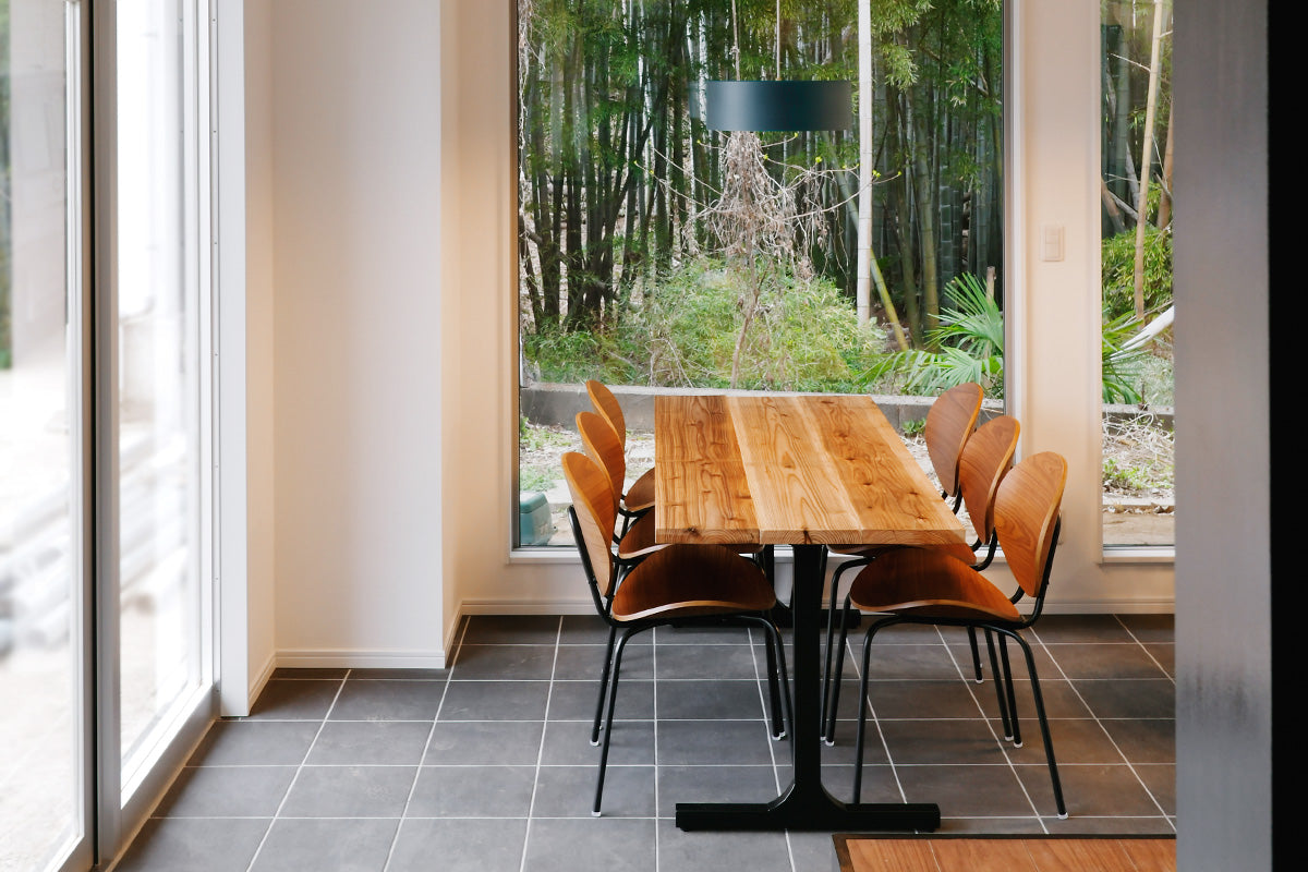 KANADEMONO のコーディネート家具採用の中田造園株式会社のミーティングスペース