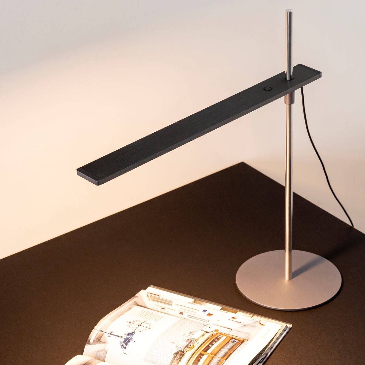 Gray × Plate　Slim Desk Lamp