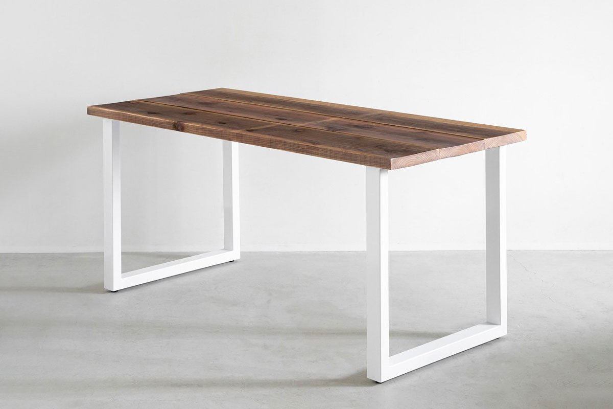 かなでもののヴィンテージ風杉無垢とホワイトのスクエア鉄脚を組み合わせたシンプルモダンなテーブル
