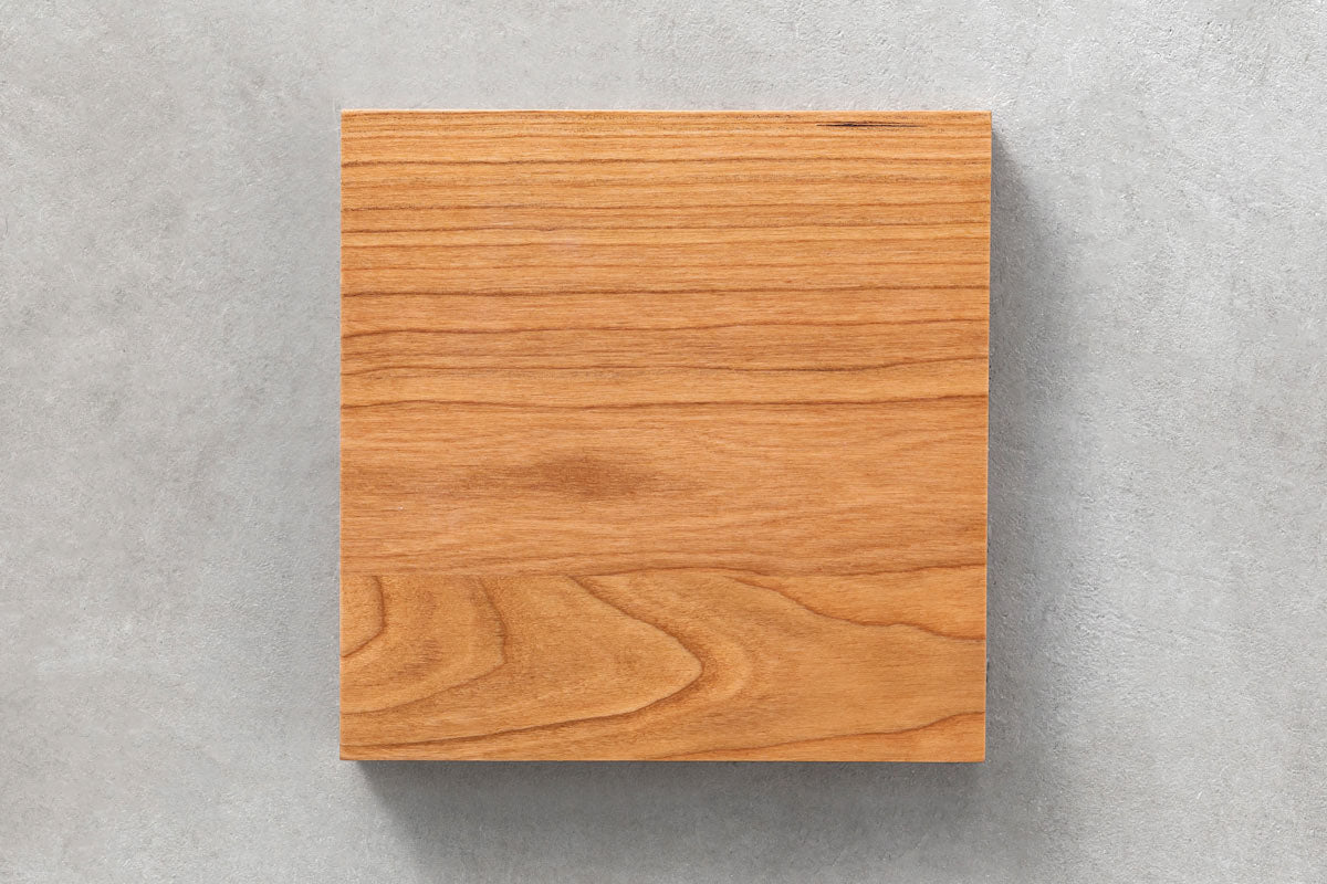 KANADEMONOのブラックチェリー天板のサンプル木材１