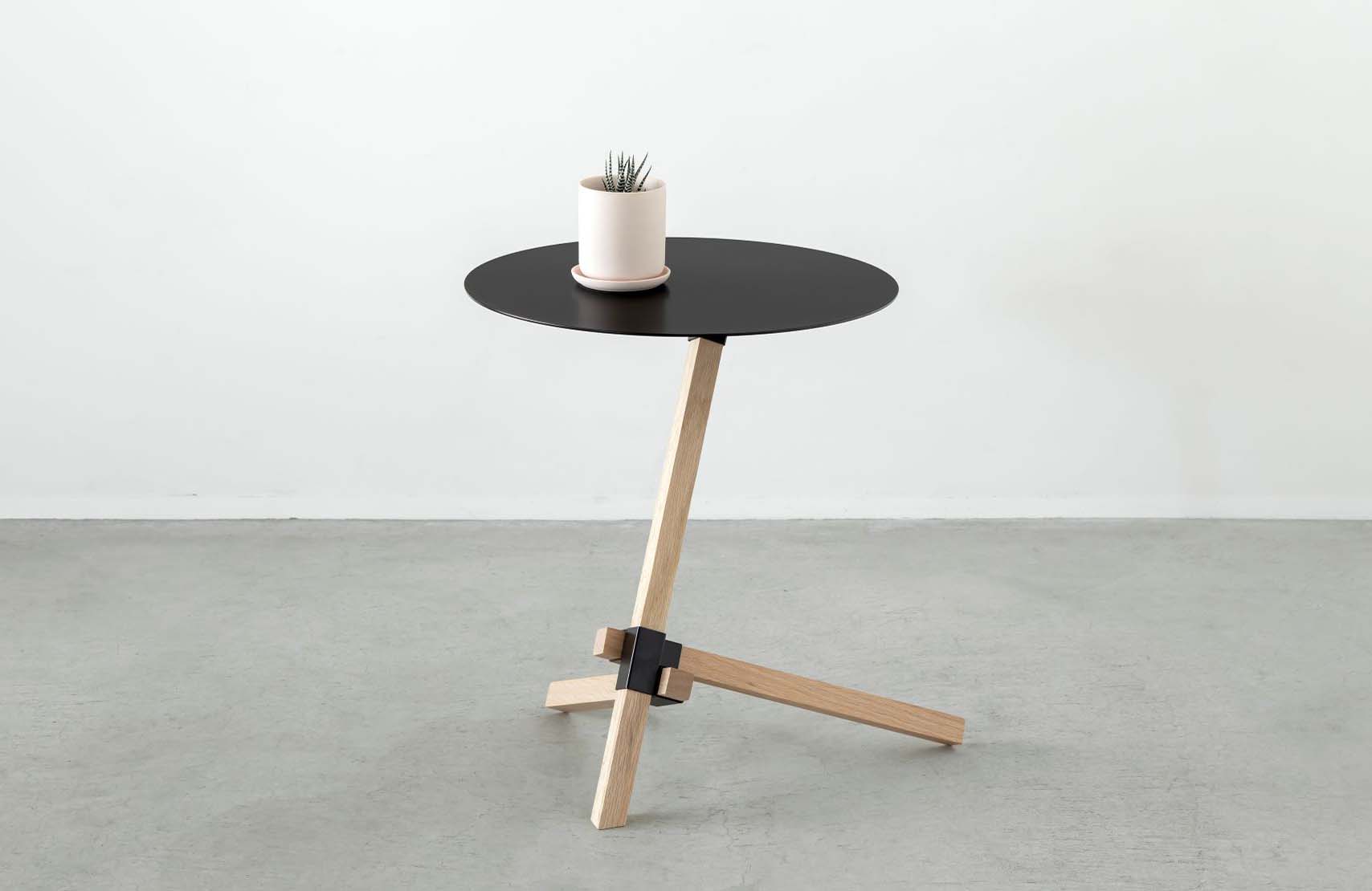 TRE Side Table – KANADEMONO