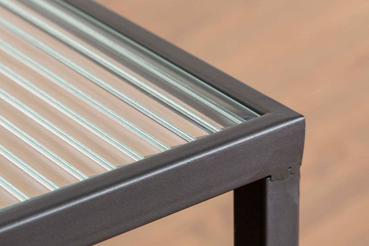 装飾ガラスの天板が美しいシャープな印象のコーヒーテーブル2点セット（天板と脚の繋ぎ目）