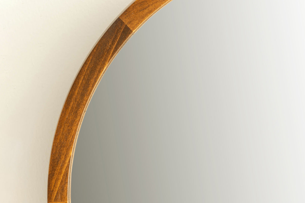 明るい銀引き鏡を使用したブラウンのパイン材を使用した シンプルなデザインのミラー(正面・Sサイズ)・フレームクローズアップ