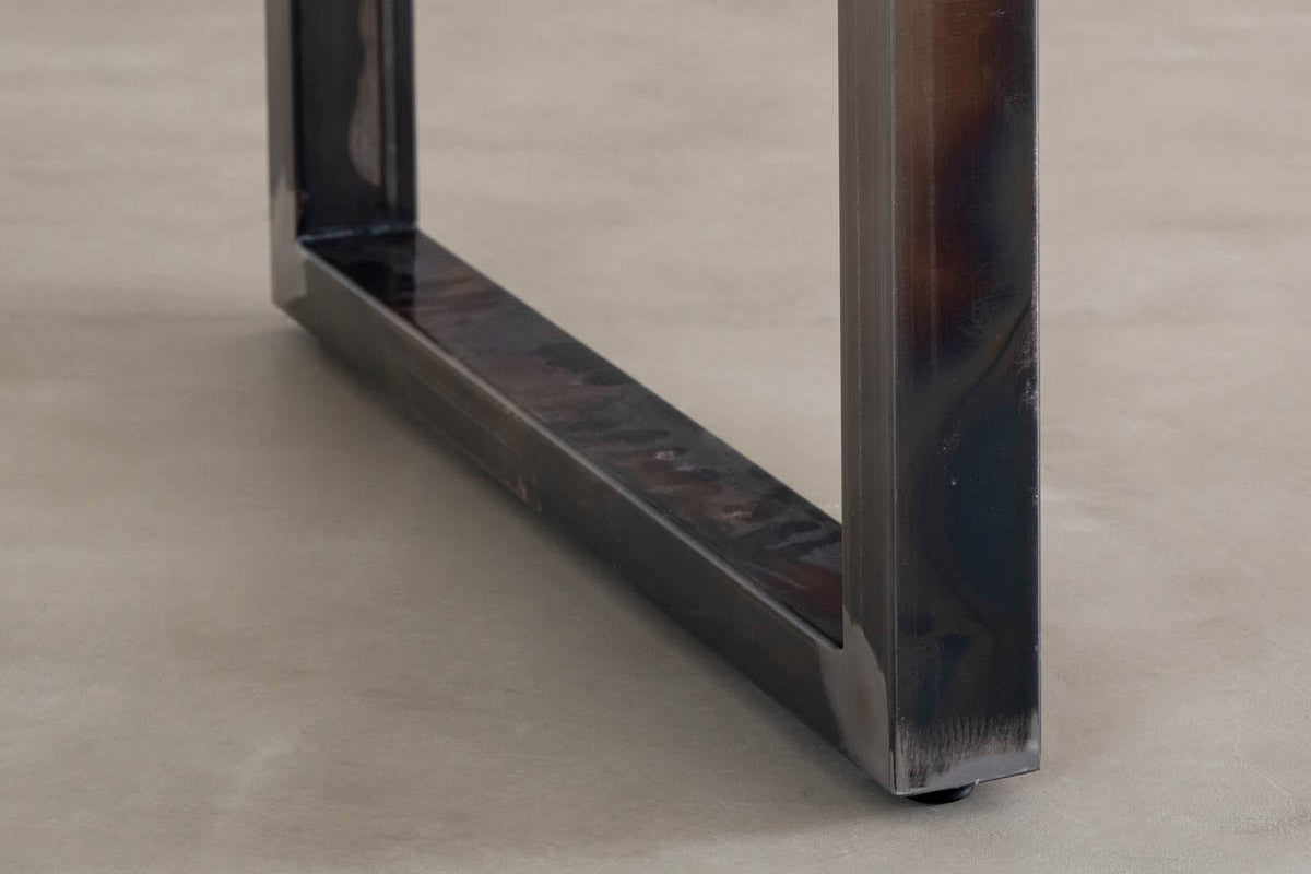 Kanademonoのリノリウム天板にマットクリア塗装仕上げのスクエア鉄脚を組み合わせたテーブル（脚）