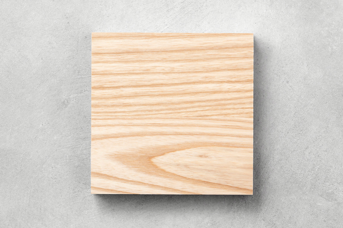 かなでもののホワイトアッシュのサンプル木材（150mm角）1