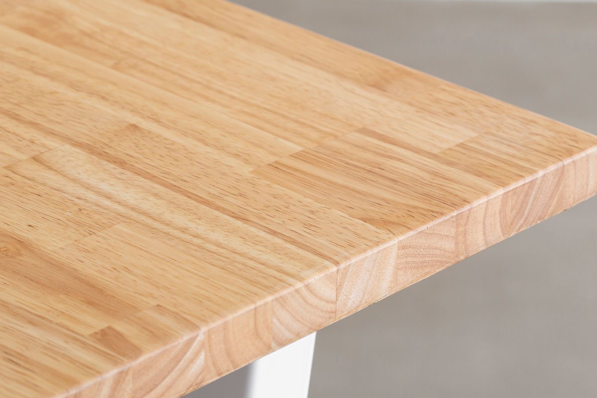 かなでもののラバーウッドとホワイトの鉄脚を組み合わせたシンプルデザインのテーブル