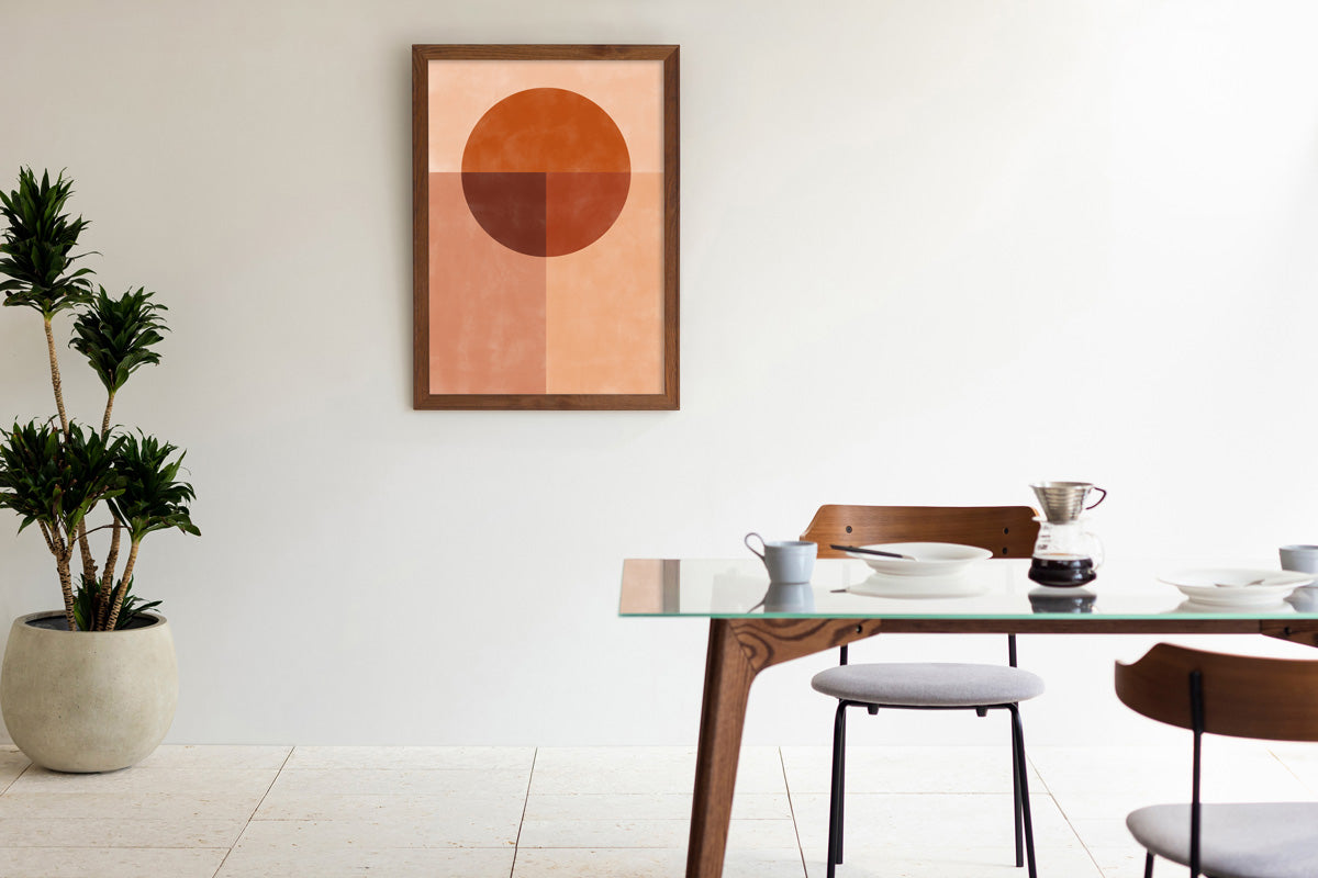 Kanademonoの赤×オレンジの暖色でまとめたモダン抽象画アートA1＋ブラウンウッドフレーム（ダイニング使用例）