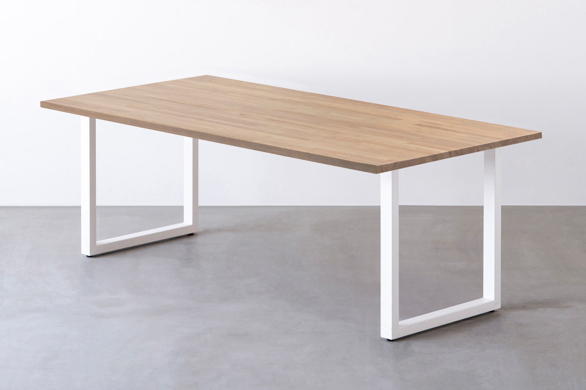 Kanademonoのラバーウッド アッシュグレー天板とホワイト脚を組み合わせたシンプルモダンな大型テーブル