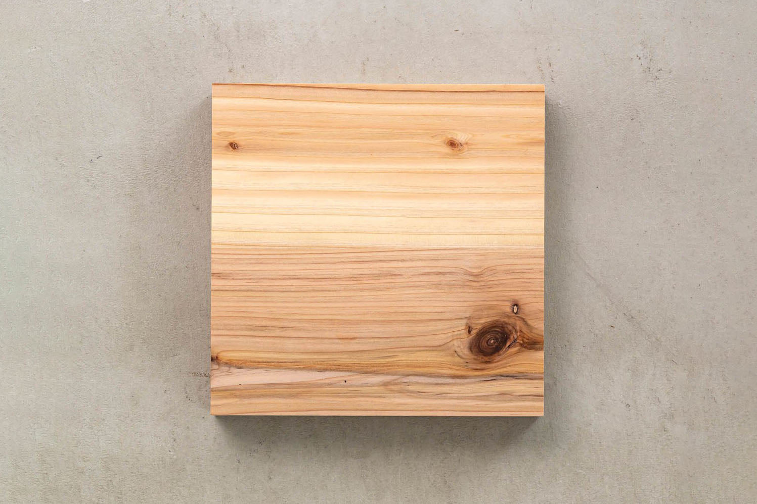 かなでものの杉無垢材無塗装のサンプル木材（150mm角）