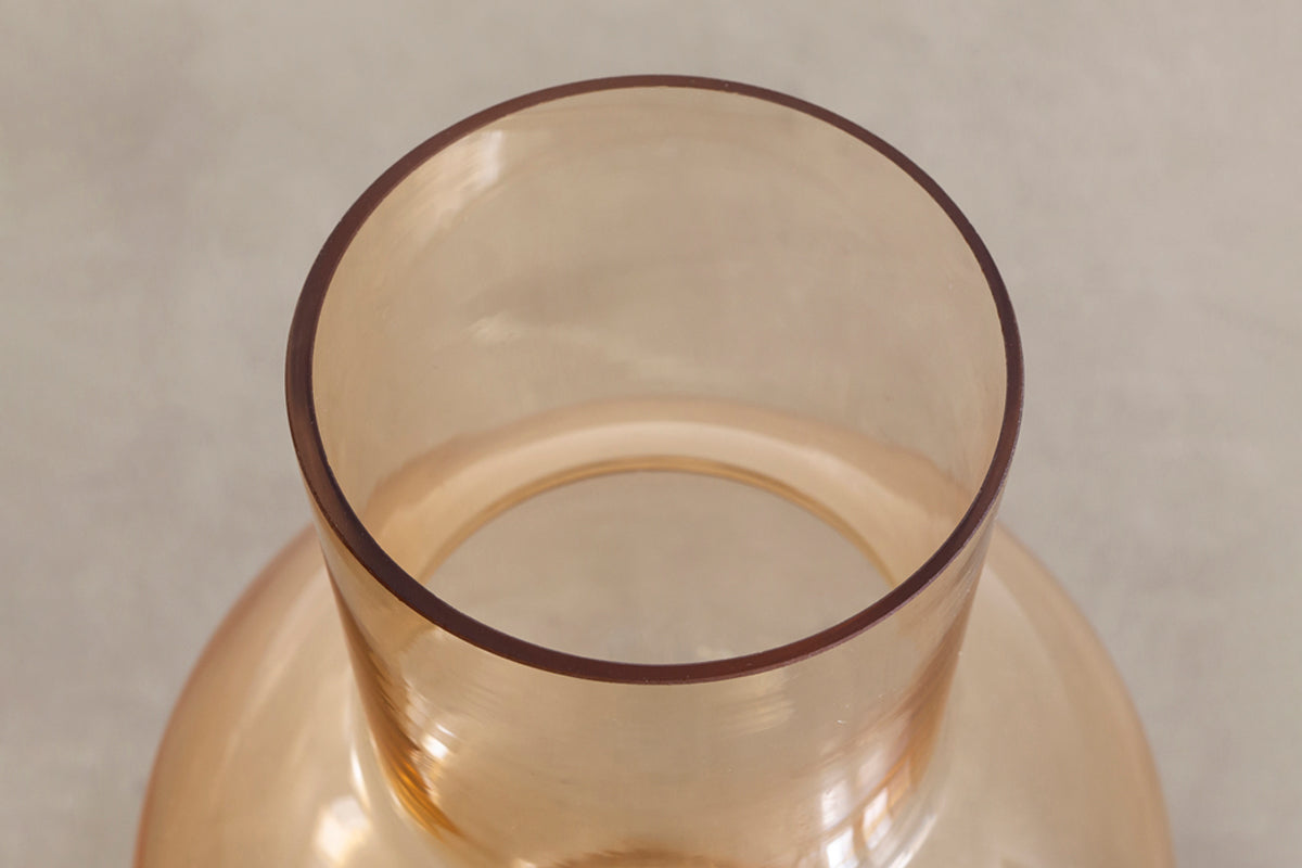 クリアなガラスを使用した洗練されたフォルムが美しい桃色のフラワーベース（上部口）