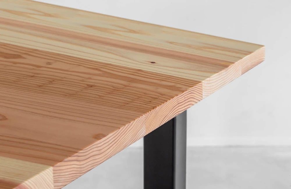 かなでものの長良杉とマットブラックの鉄脚を組み合わせたシンプルモダンなテーブル