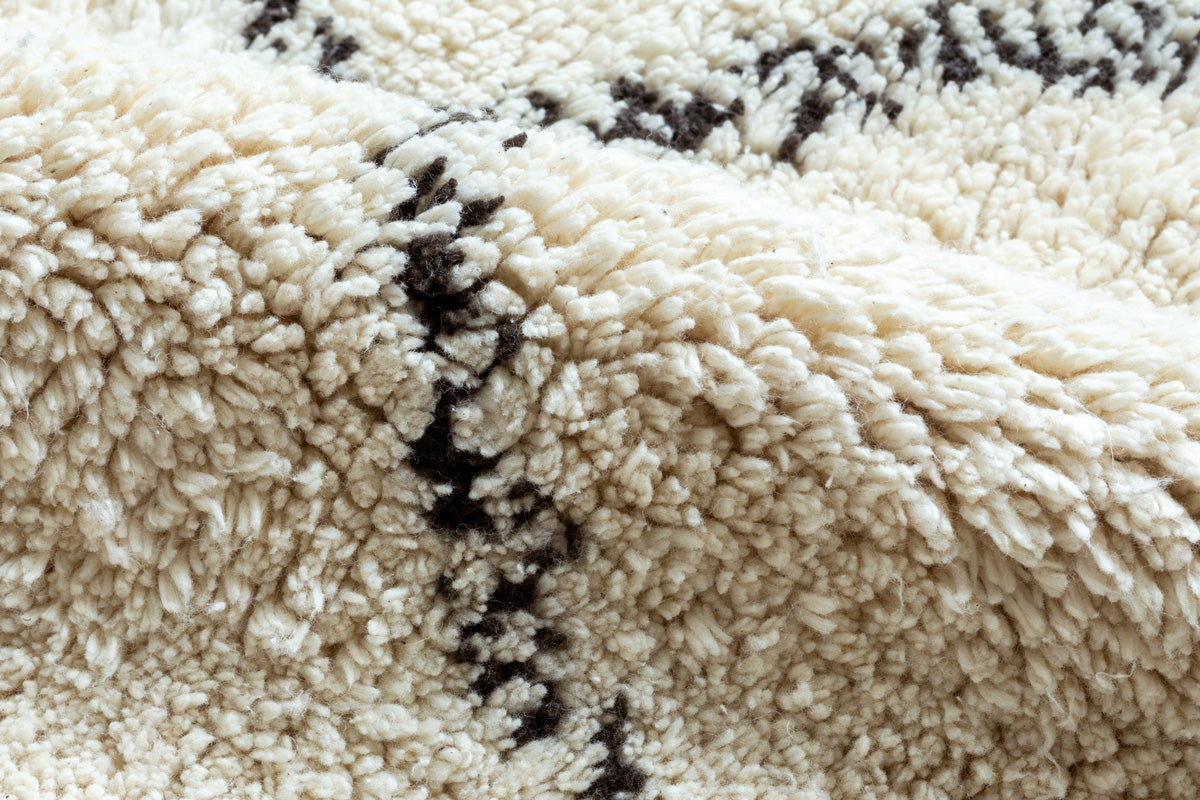 かなでもののコットンを100%使用した手織りのユニークなラグの表面
