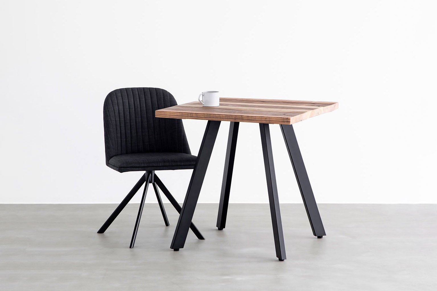 THE CAFE TABLE / 無垢 杉 ヴィンテージスタイル Black Steel 4pin × スクエア – KANADEMONO