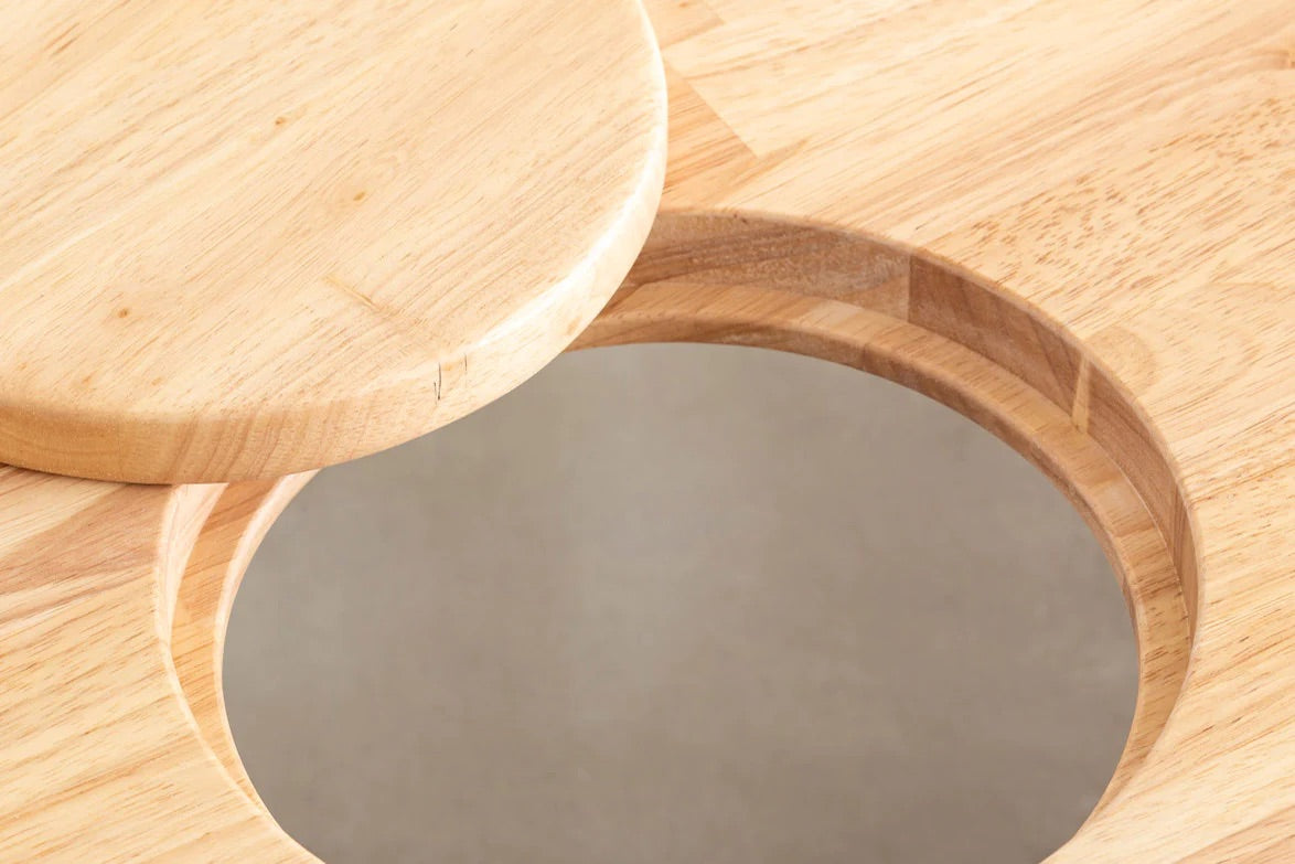 Kanademonoのラバーウッドナチュラル天板とブラックのアイアン脚で製作した、猫穴付きのローテーブル（穴
