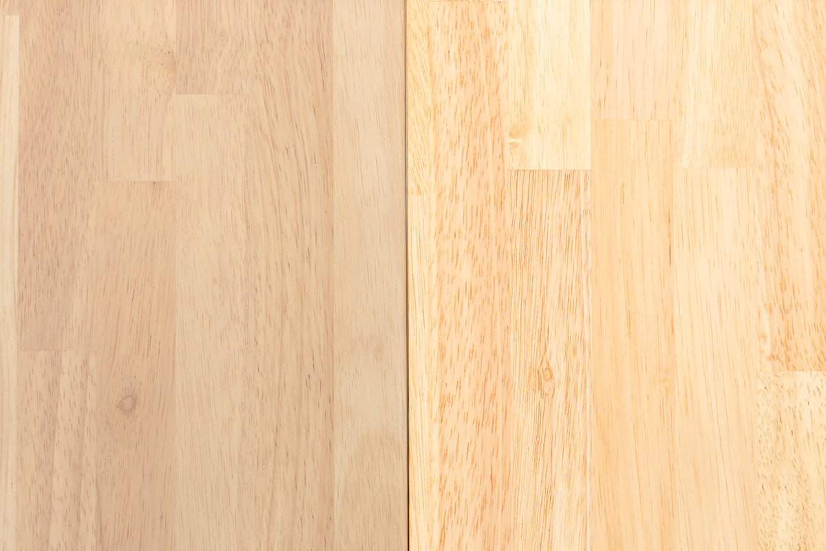かなでもののラバーウッド材アッシュカラー天板にスクエア鉄脚を組み合わせたテーブル（ラバーウッド材クリア塗装との比較1）
