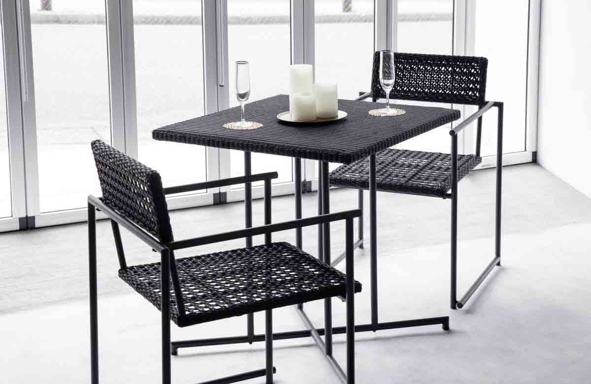 かなでものの丁寧に編み上げた人工ラタン繊維とスチール脚を組み合わせたユニークなフォルムのダイニングテーブルと椅子2