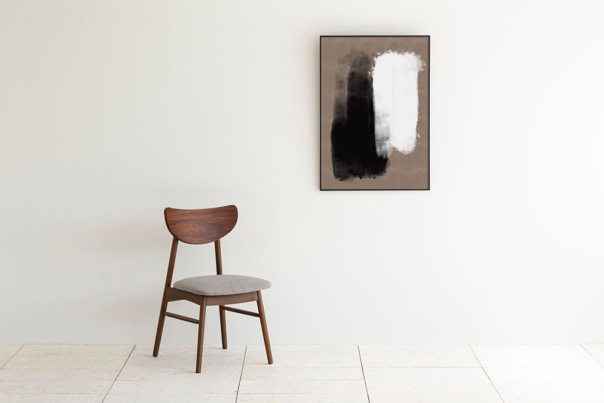 KANADEMONOのブラウンに白と黒の大胆なペイントが空間を引き締めるシックモダンな抽象画アートA1＋ゴールドフレーム（コーディネート例）