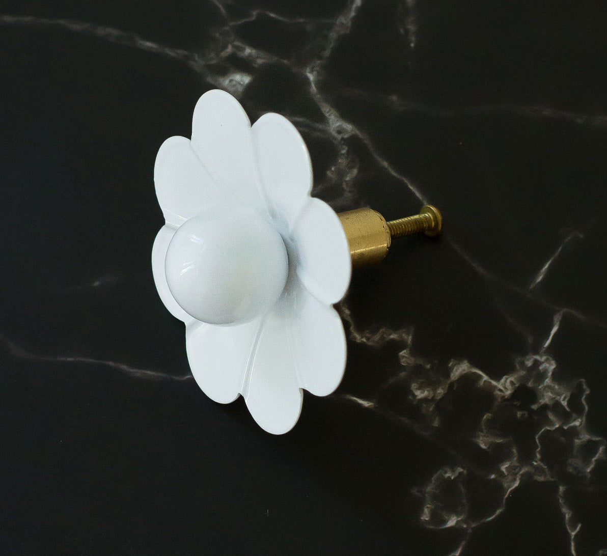 Daisy Drawer Pull with a Ball