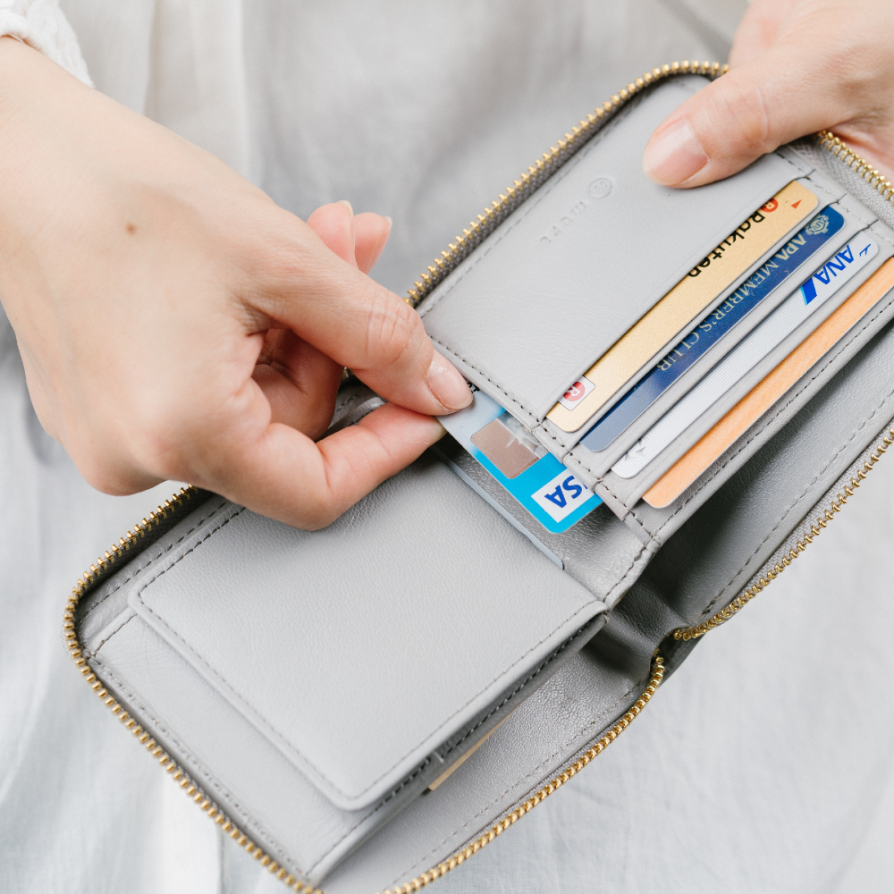 使いやすいおすすめのレディース二つ折り財布はムラのスクエアウォレット ゴートレザー
