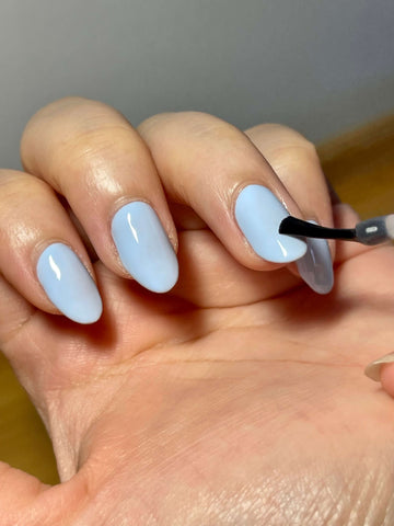 Applying S&L gel polish to nails