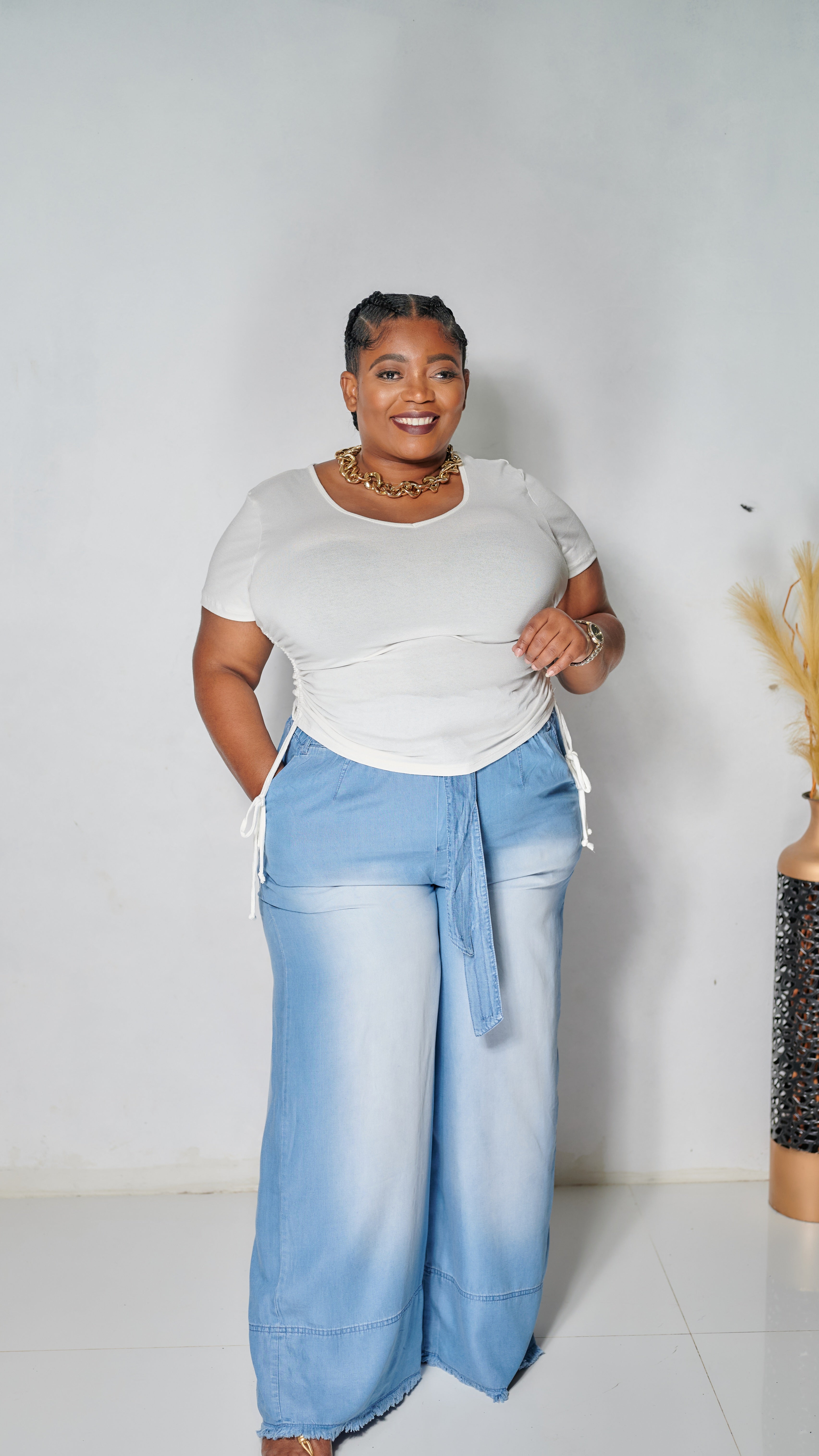 John John Lab Spring 2020 Ready-to-Wear Fashion Show | Wide leg jeans outfit,  Trousers women high waisted, Smart casual outfit