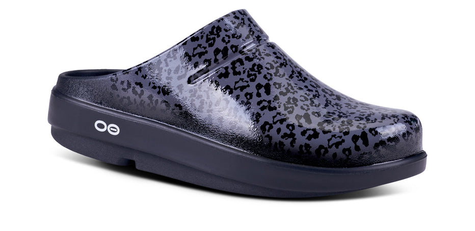 Women's OOcloog Limited Edition Clog - Gray Leopard