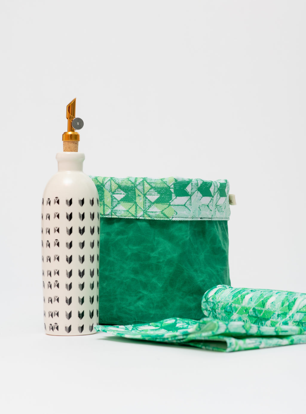 Oil dispenser, linen kitchen towels and reversible cover basket 'Tangy ...