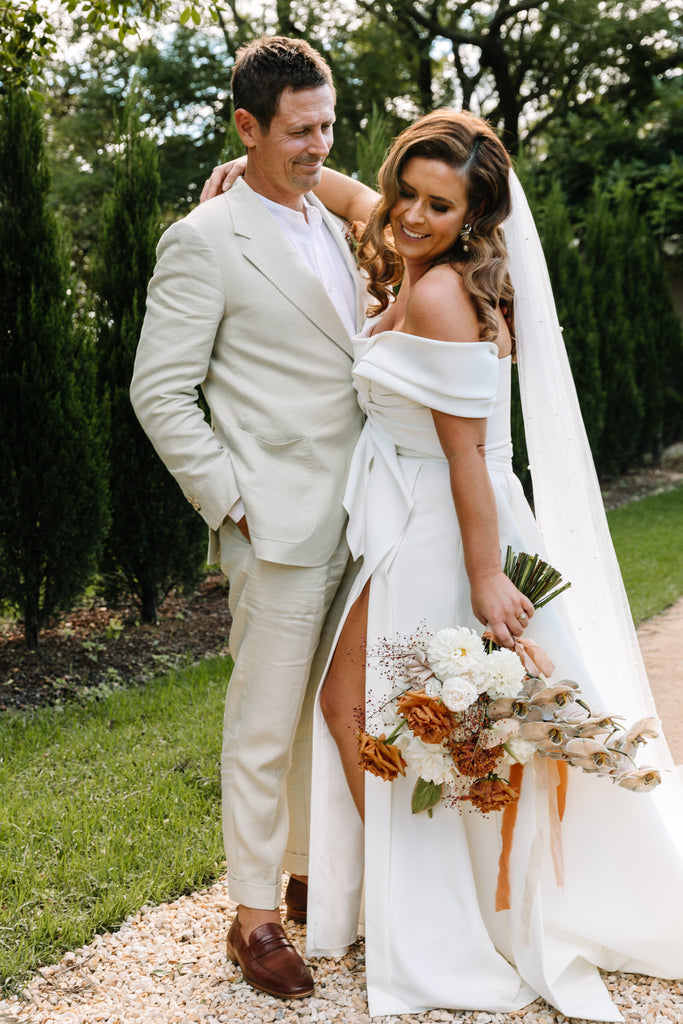 Bride Mikalia and Groom David pose for photos at their Hunter valley wedding