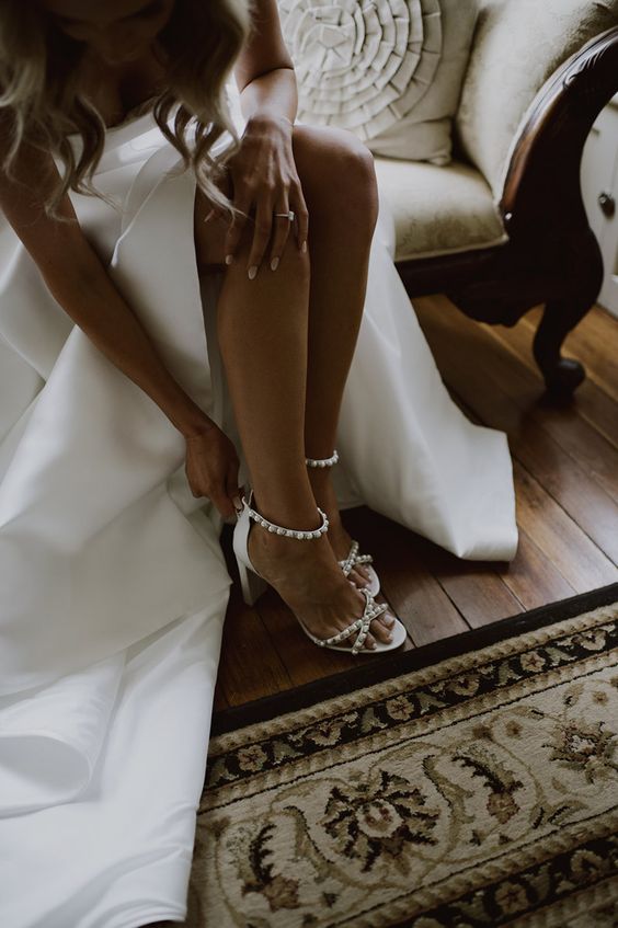 Bride puts on her wedding shoes 
