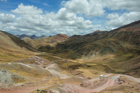 <a href="https://fr.freepik.com/photos-gratuite/montagnes-arc-ciel-palccoyo-cusco-perou_17415848.htm#query=plateau%20andin&position=2&from_view=search&track=country_rows_v2">Image de wirestock</a> sur Freepik