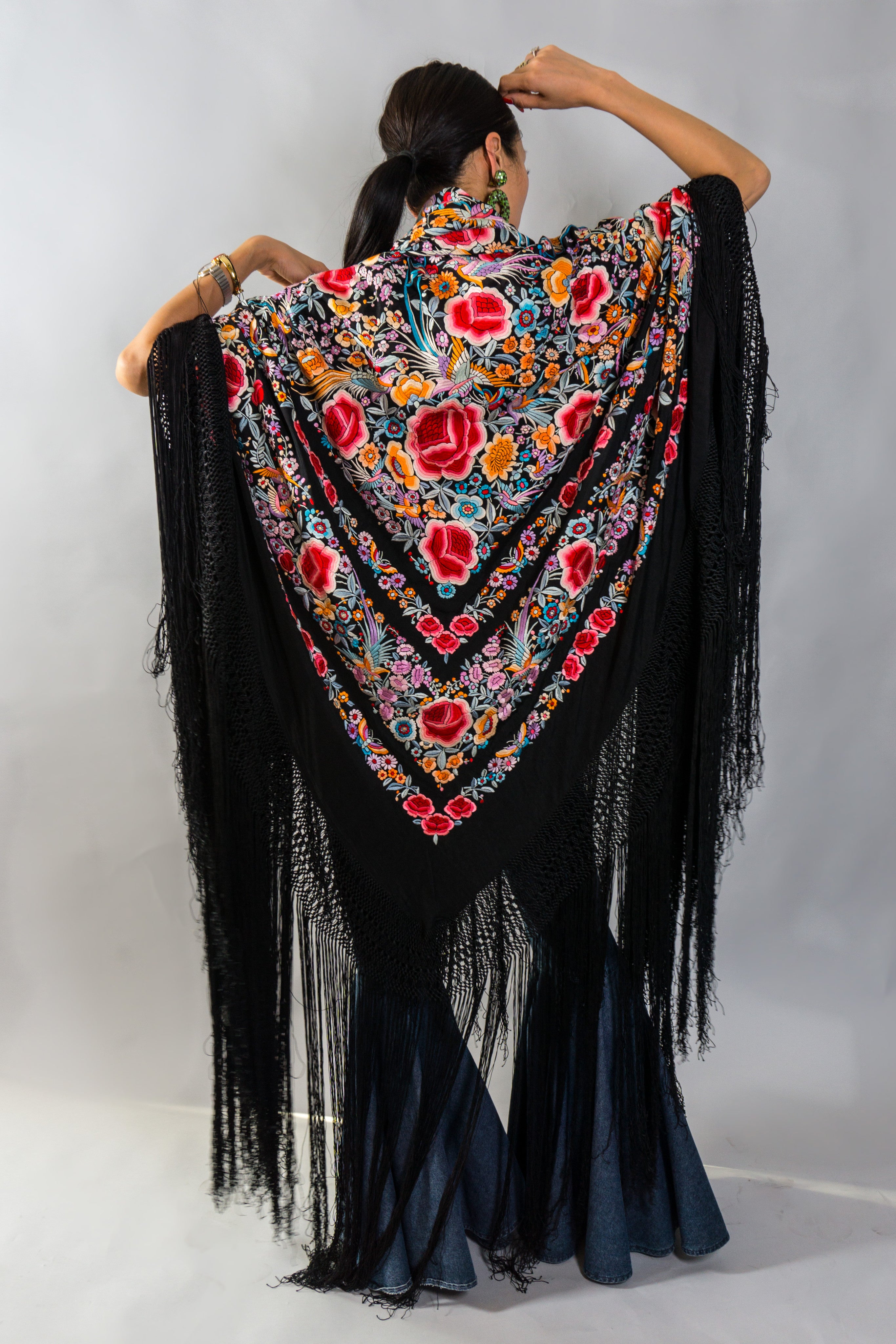 Blooming Embroidery Vintage Piano Shawl â Recess