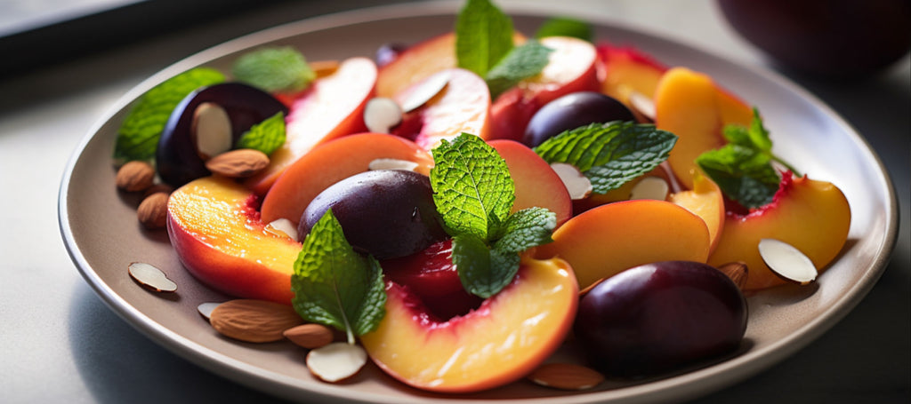 Peaches, blommer og kirsebærsalat