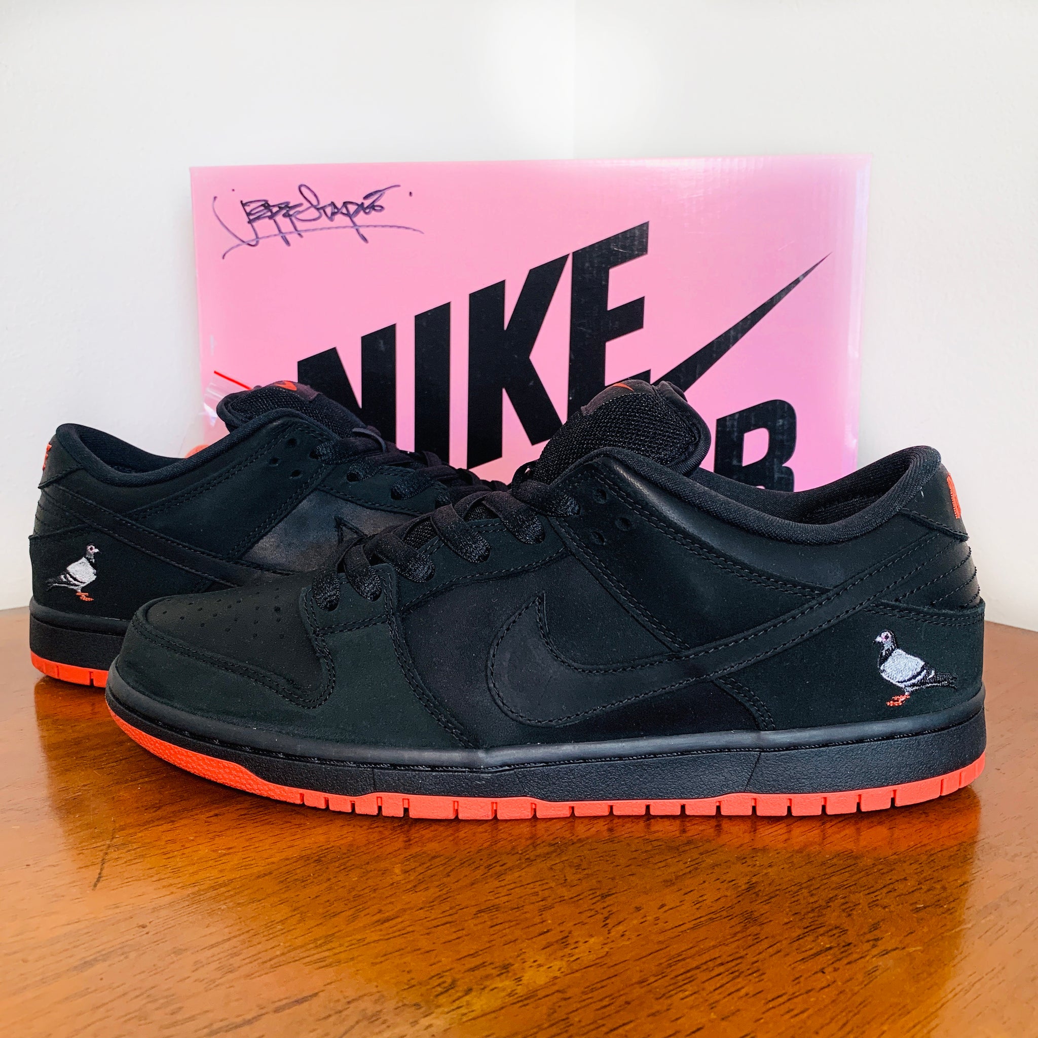 sb dunk low pro black pigeon