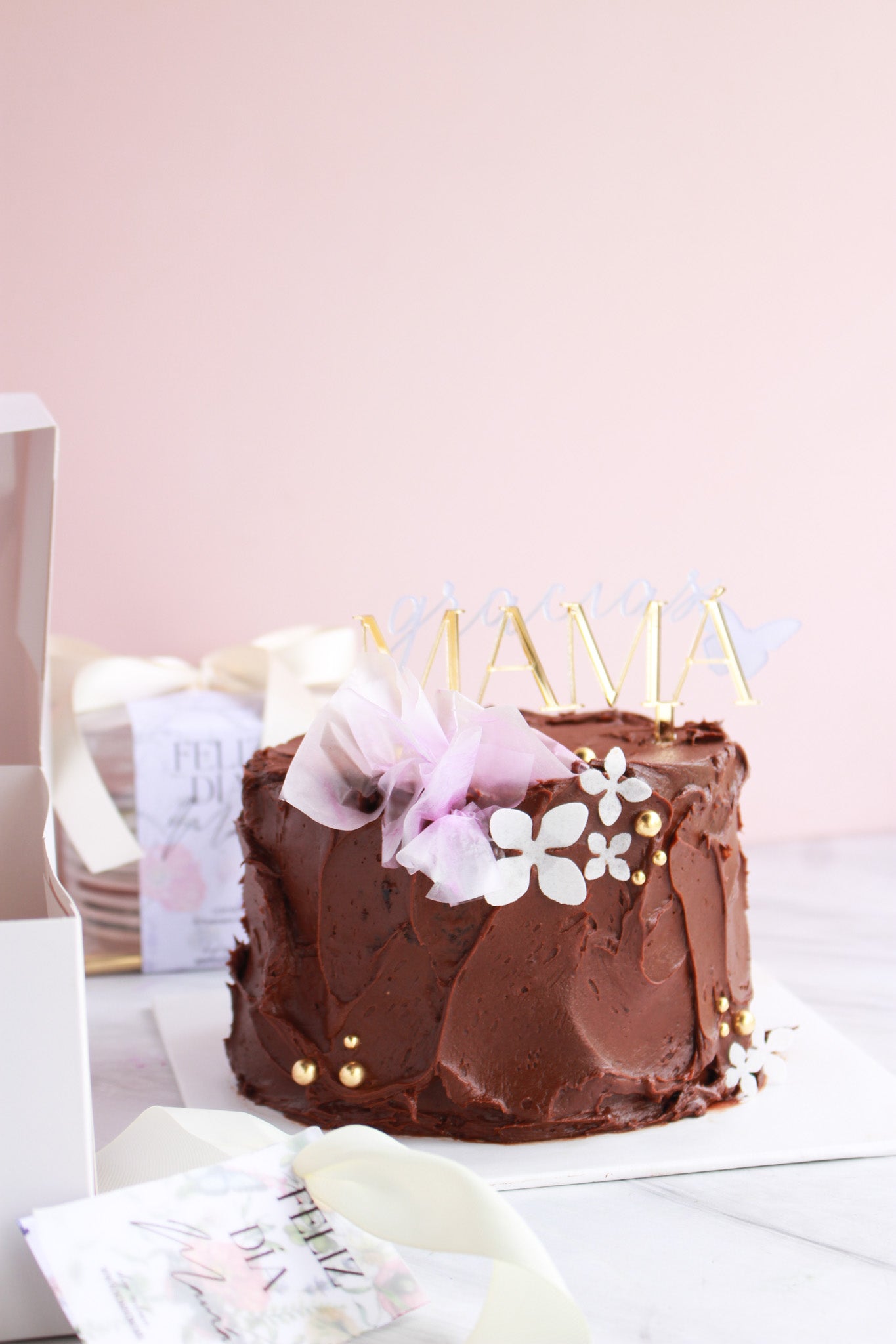 Día de las Madres Chocolate Chocolate Cake – NOM NOM
