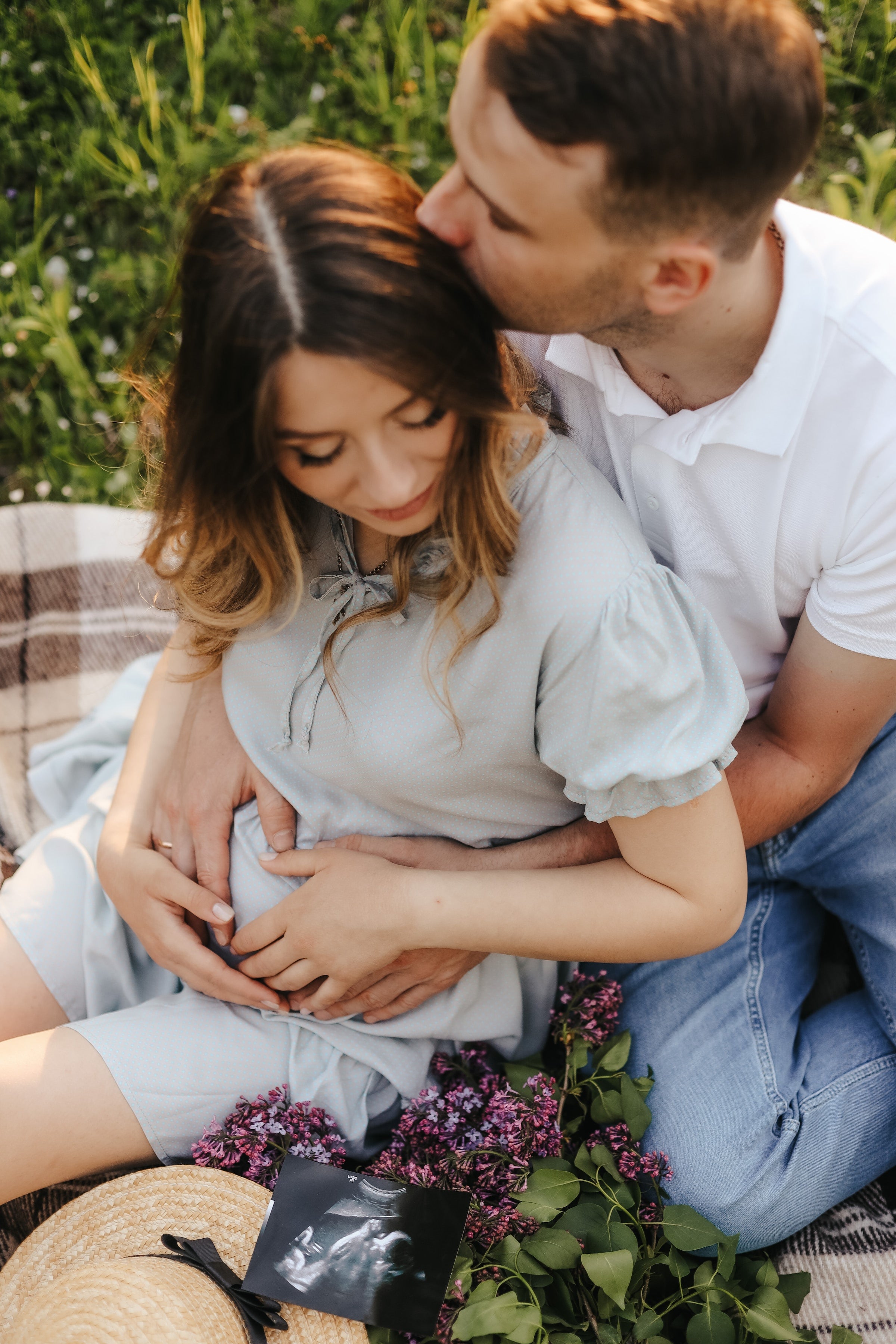 Pregnant couple with ultrasound picture