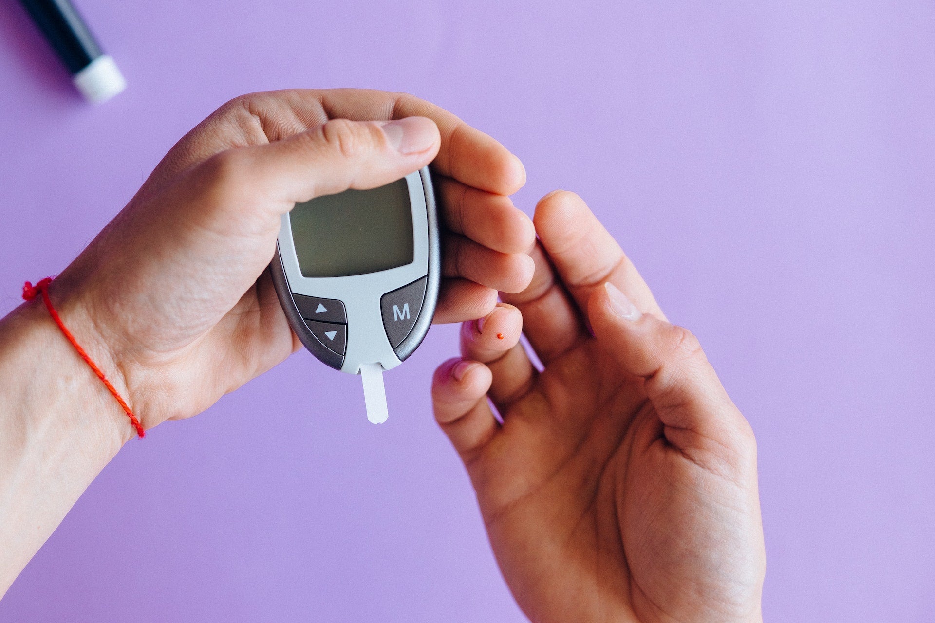 a person holding a glucose meter