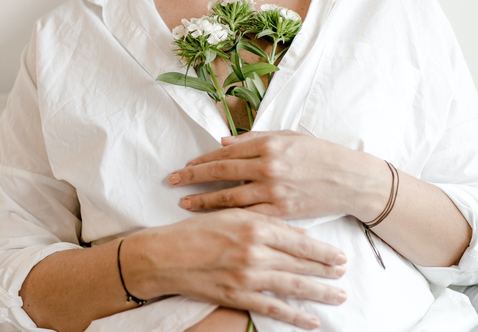 Pregnant woman with flowers