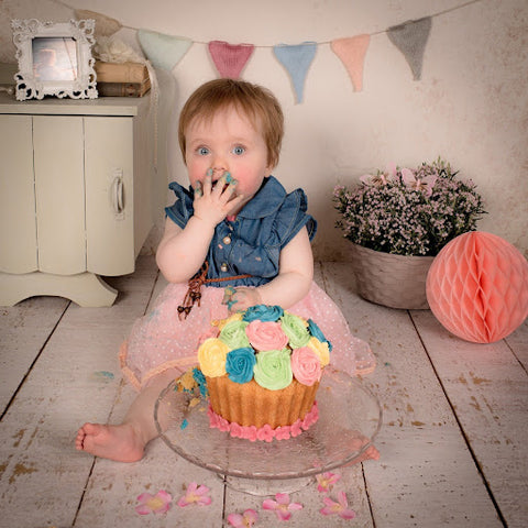 Have your cameras ready because babies look adorable when smashing cakes!