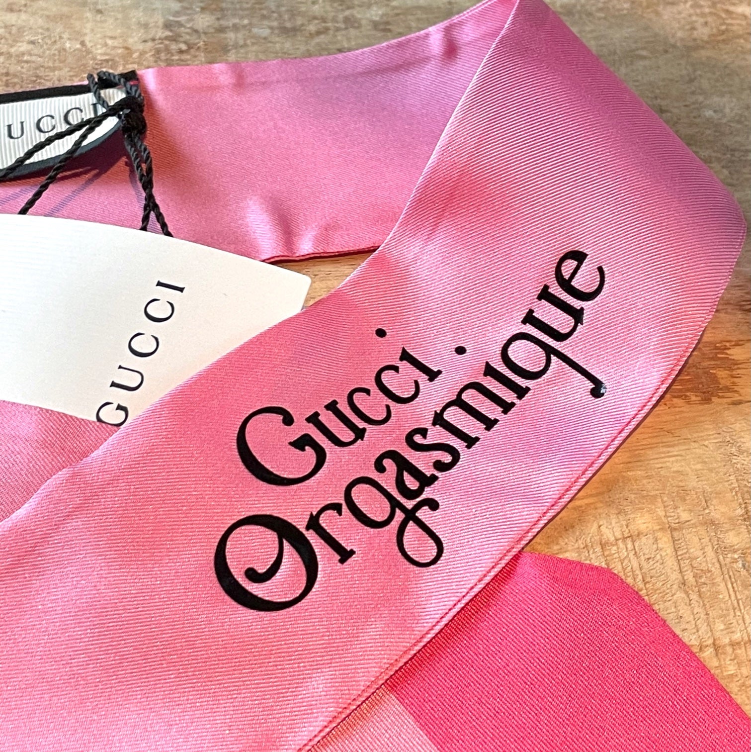 Gucci Pink Orgasmique Print Silk Neck Bow – Boutique 