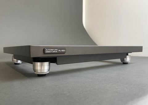 Mnpctech Pioneer PL-55, PL-55D, PL-55X Adjustable Leveling Turntable Isolation Feet allow 1/4" (6.35mm) of height adjustment.