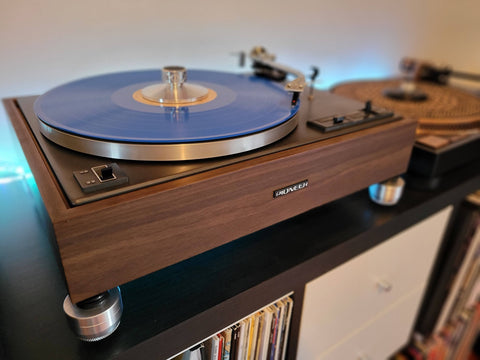William's Restored 1973 Pioneer PL-12D turntable with Mnpctech Height Adjustable Isolation Feet, Pro-ject clamp-it and AT-HS1 headshell, and Ortofon OM20 stylus.